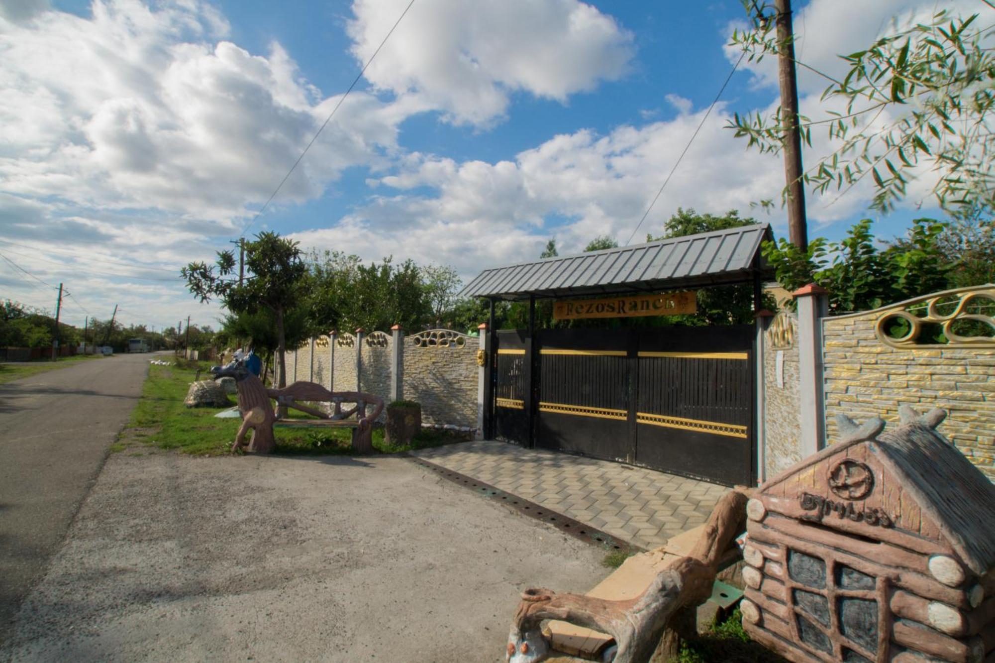 Rezo'S Ranch Apartment Samtredia ภายนอก รูปภาพ